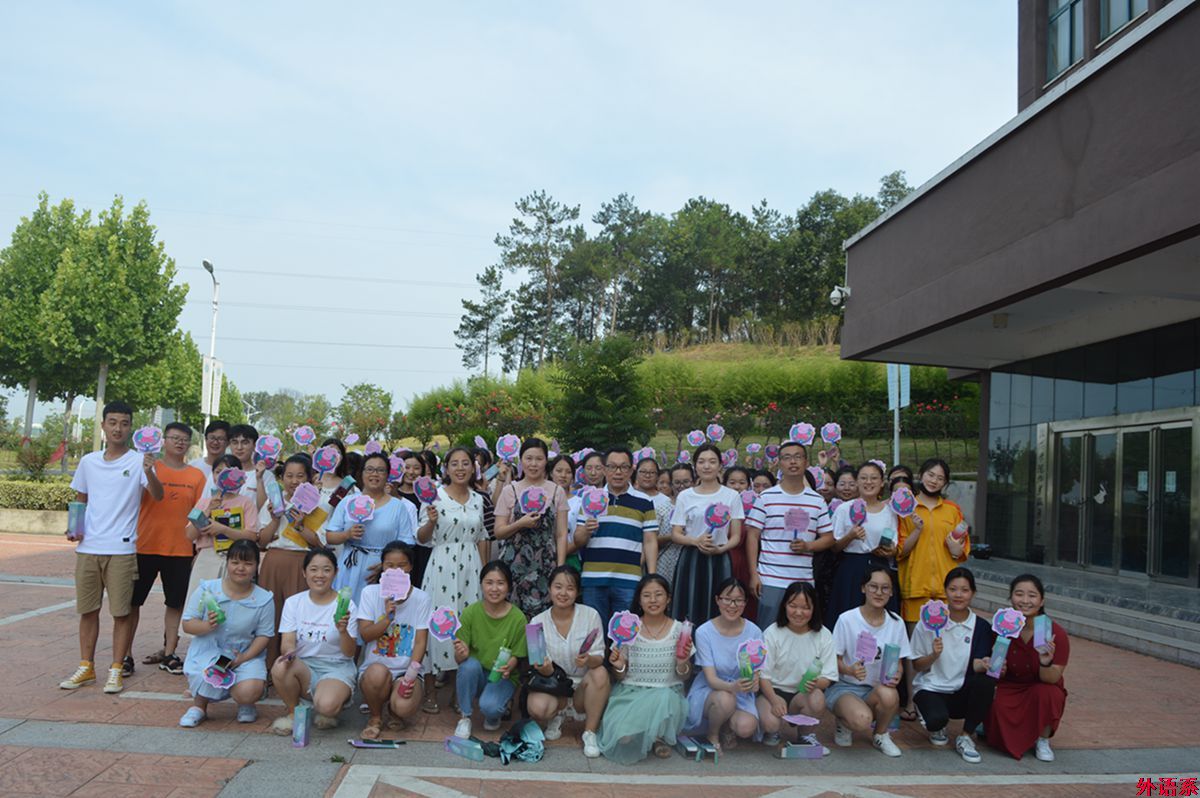 “研”夏送清凉,情系考研生 --必威西汉姆联慰问暑期留校考研学生