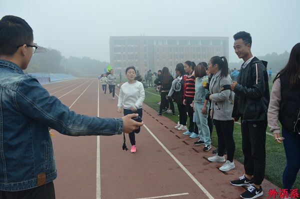 betway必威西汉姆联2016年秋季运动会暨女生月趣味运动会