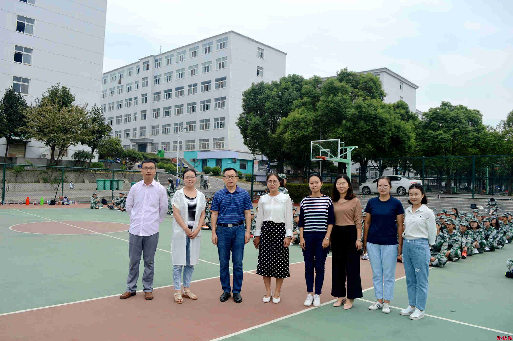 必威西汉姆联看望2018级军训师生