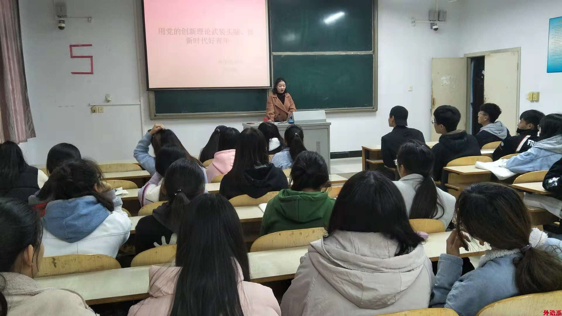 “党的创新理论万场宣讲进基层”——用党的创新理论武装头脑,做新时代好青年
