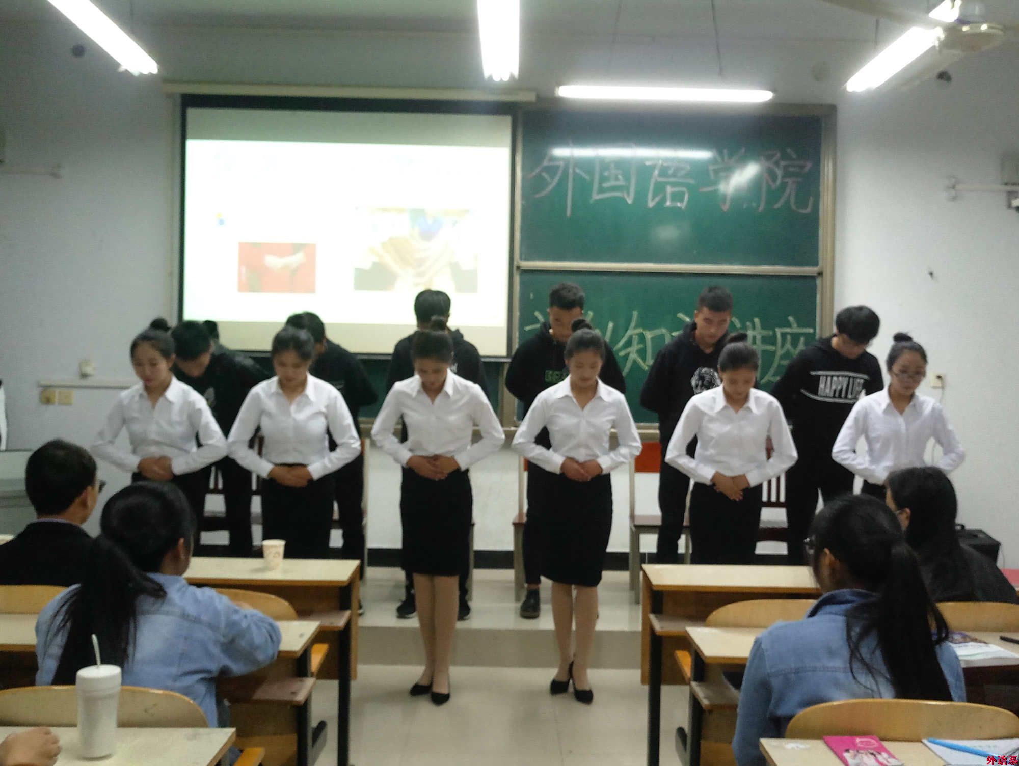 【献礼十九大】必威西汉姆联举办中华礼仪知识讲座