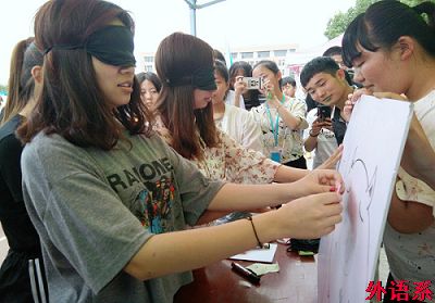 必威西汉姆联参加我校第七届5.25心理健康活动