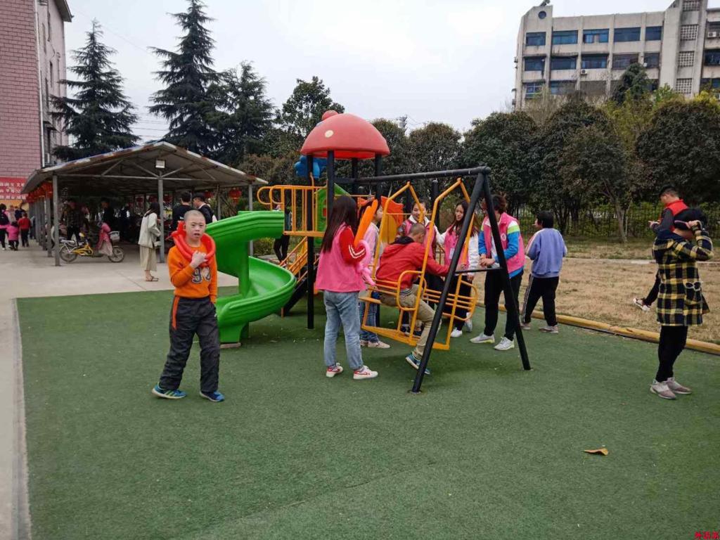 betway必威西汉姆联“以爱为名，为爱支撑”儿童福利院志愿行