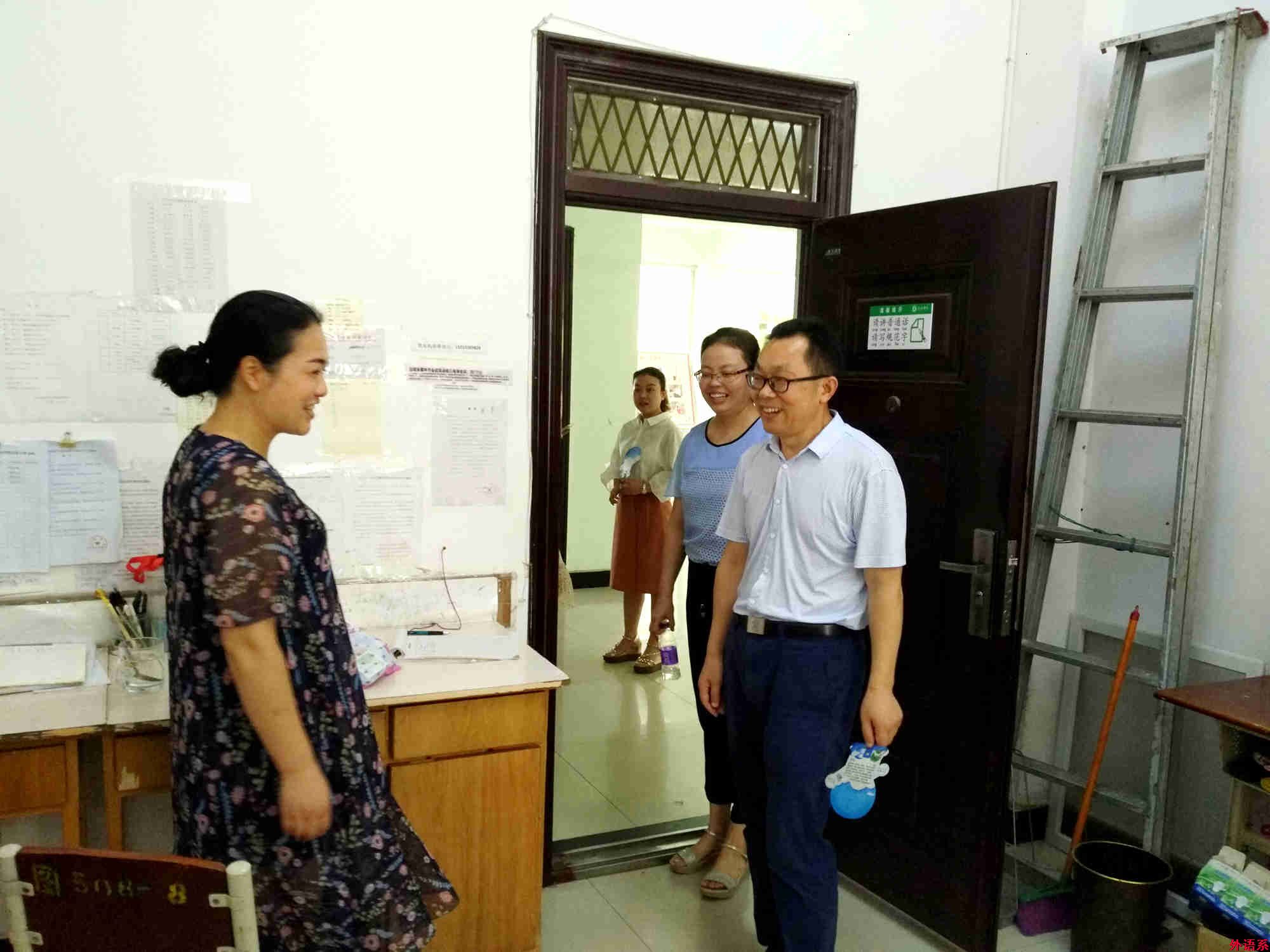 三伏酷暑备考忙 六项慰问送清凉——必威西汉姆联慰问暑假留校复习考研学生