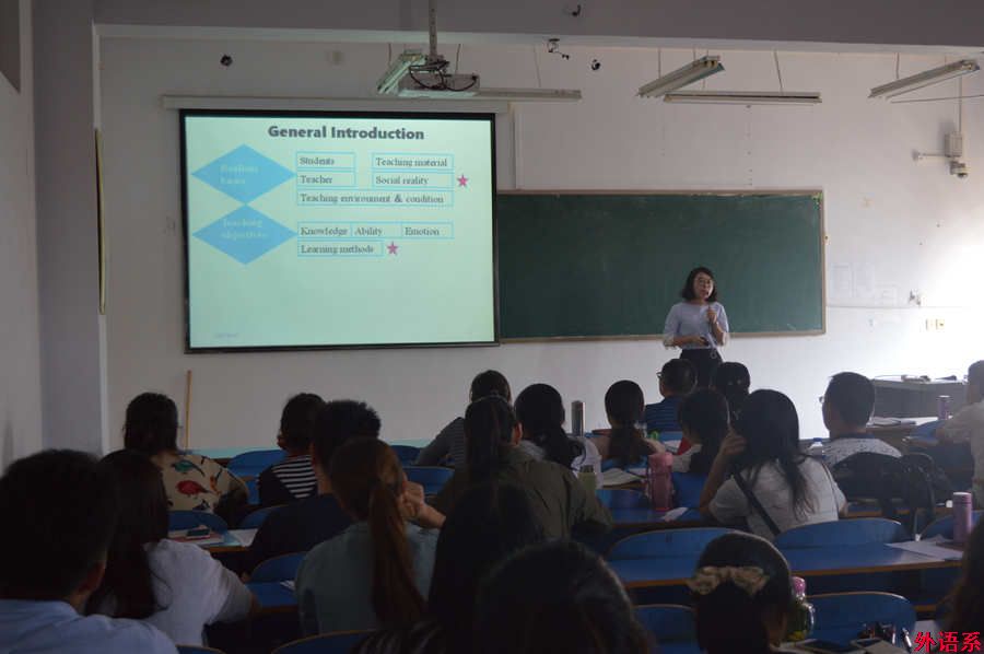 必威西汉姆联召开教师业务学习交流会