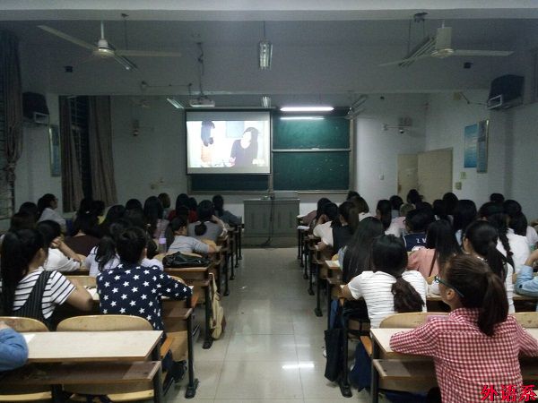 外语系开展如何成为一名合格的共产党员学习研讨活动